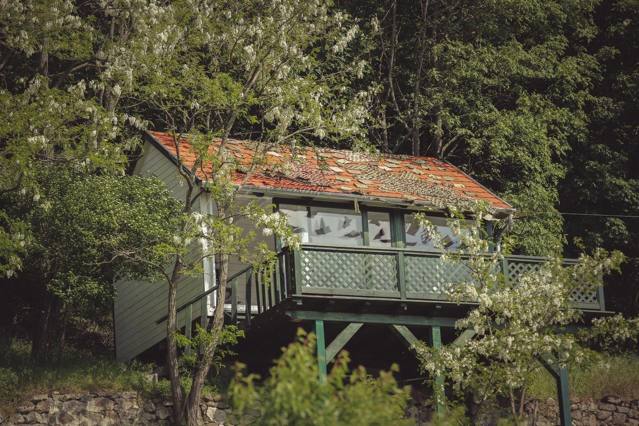 Gasthaus Sarga Haz Kaptalantoti Exterior foto